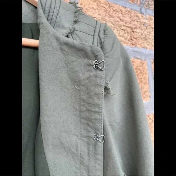 Elizabeth and James
Olive DistressedMilitaryJacket size 0 - Picture 5 of 10